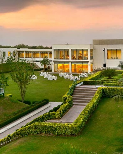 Escorts in Hotel Four Points by Sheraton New Delhi