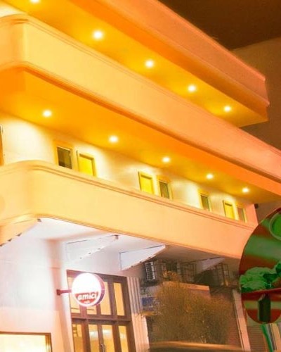 Escorts in Bloomrooms Hotels New Delhi