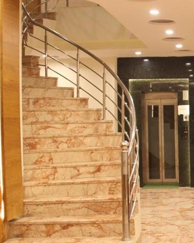 Escorts in Hotel Golden Oasis New Delhi